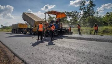 Mahallelerde Altyapı Çalışmaları Sürüyor